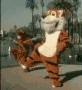 Тигры и тигрята Тигры-люди танцуют смайлик гиф анимация