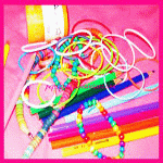 Браслеты, разноцветный карандаши, ручки