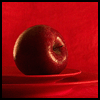 Яблоко в красном цвете