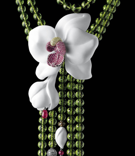 Ювелирное украшение с орхидеями