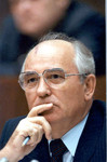 М. С. Горбачёв слушает