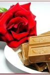 Красная роза и шоколад