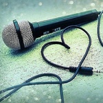 Микрофон и провод в форме сердца
