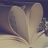 Страницы книги сложены в сердечко