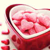  Мармеладные конфеты в виде сердец лежат в <b>красной</b> коробке  гифка анимация