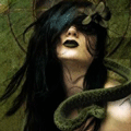 Шею женщине обвила змея