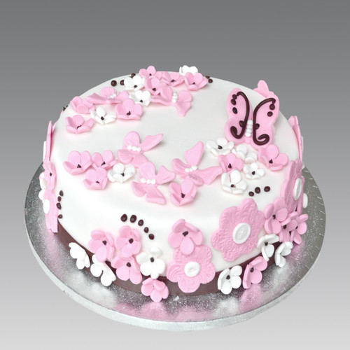 Бело-розовый торт с бабочками и цветами.  С международным...