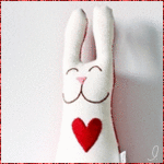  <b>Игрушка</b> заяц с сердечком  гифка анимация
