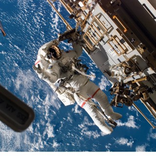  Открытки. 12 апреля день космонавтики. <b>Космонавт</b> за преде...  гифка анимация