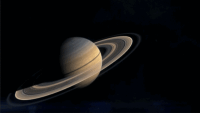 Планирующий по небесным просторам Сатурн со своими загадо...