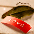  <b>Листик</b> и надпись (love) на красном (fall in love...)  гифка анимация
