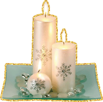 Белые свечи со снежинками разных размеров и форм