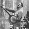 Гитлер играет на банджо